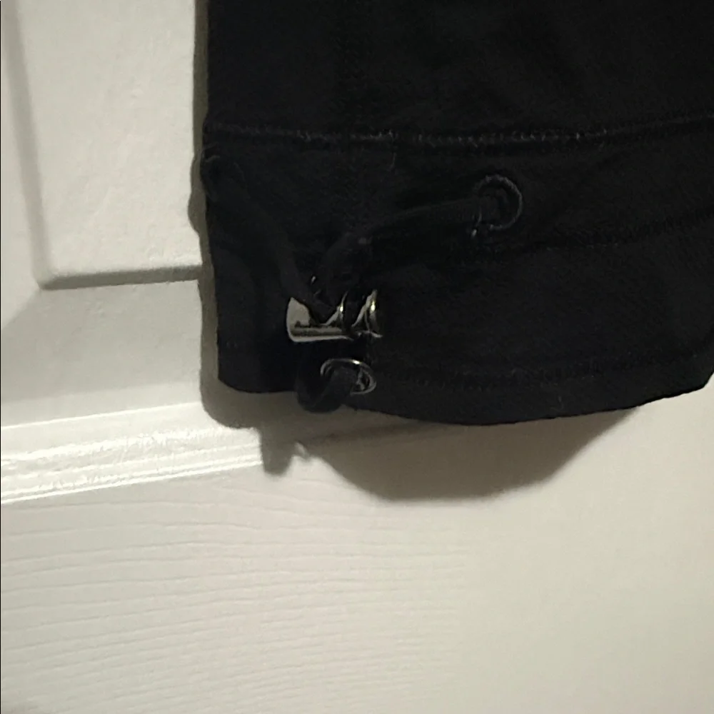 Lululemon Tame Me Tank Top Black Size 6 | Built-In Bra & Cinch Hem - Picture 4 of 9